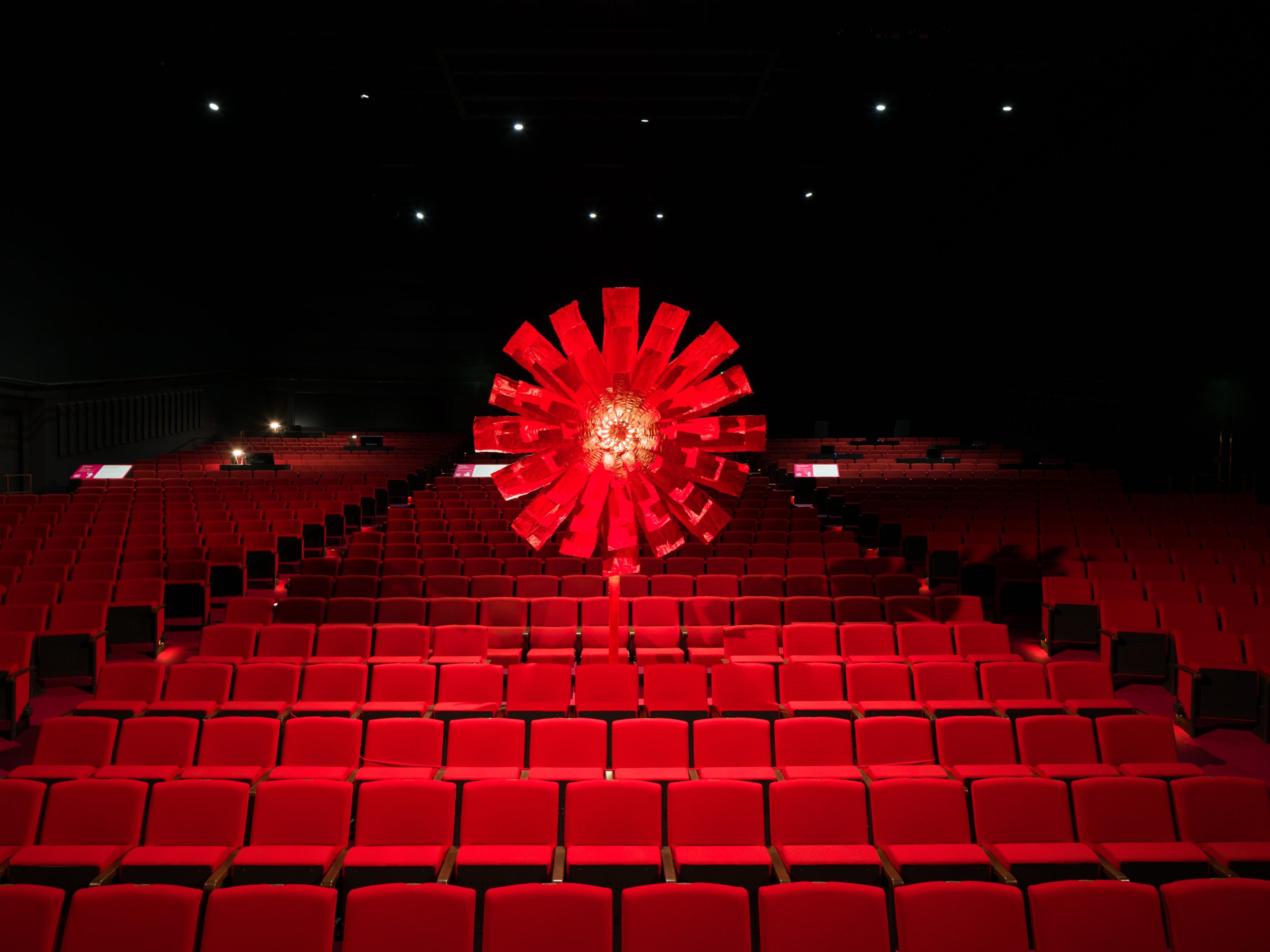 CHOE-U-Ram《Red》 Photo by FUJIKURA Tsubasa