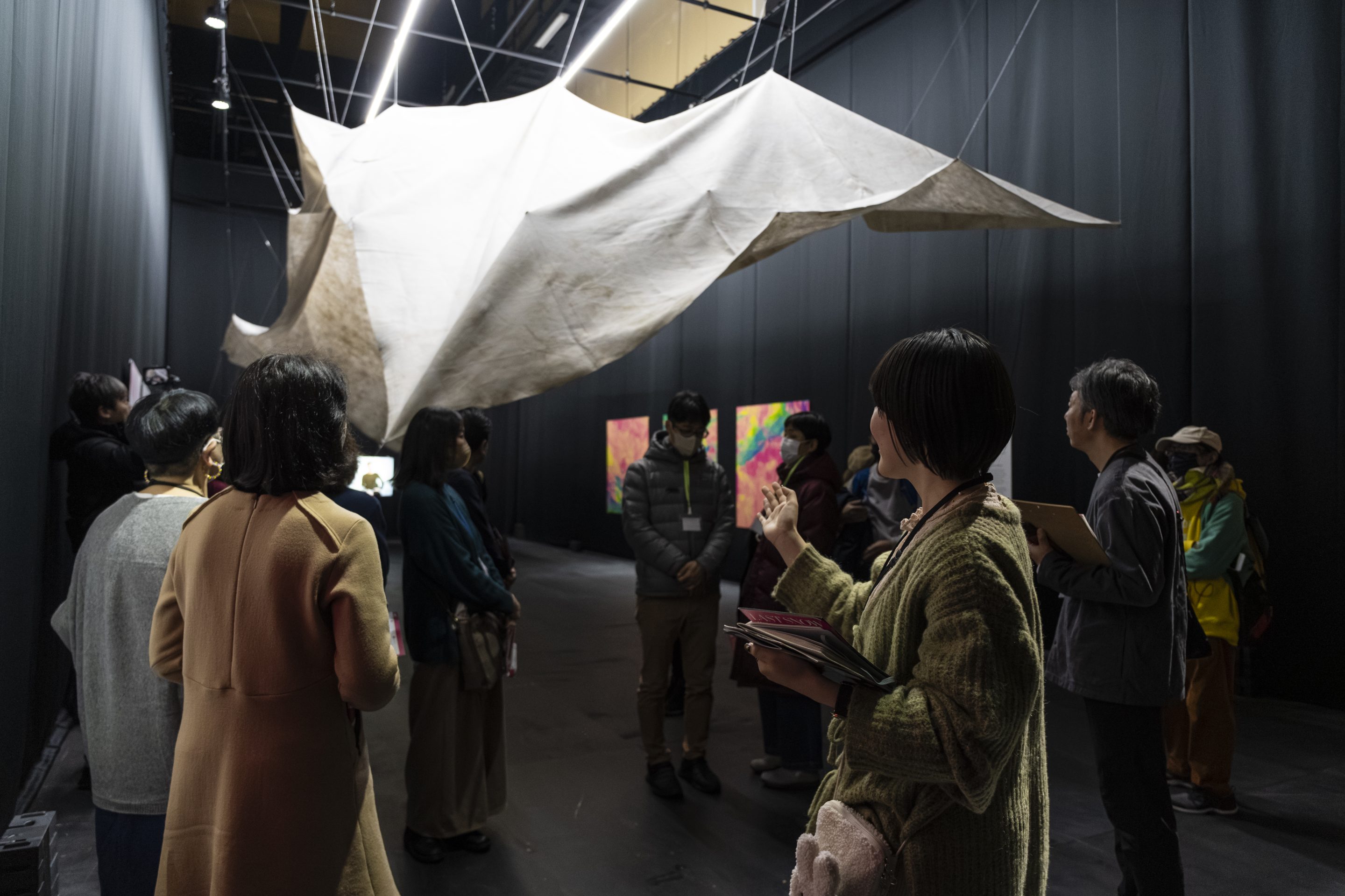 Guided Tour with the Hmm... Supporters　Photo by MOMMA Yusuke