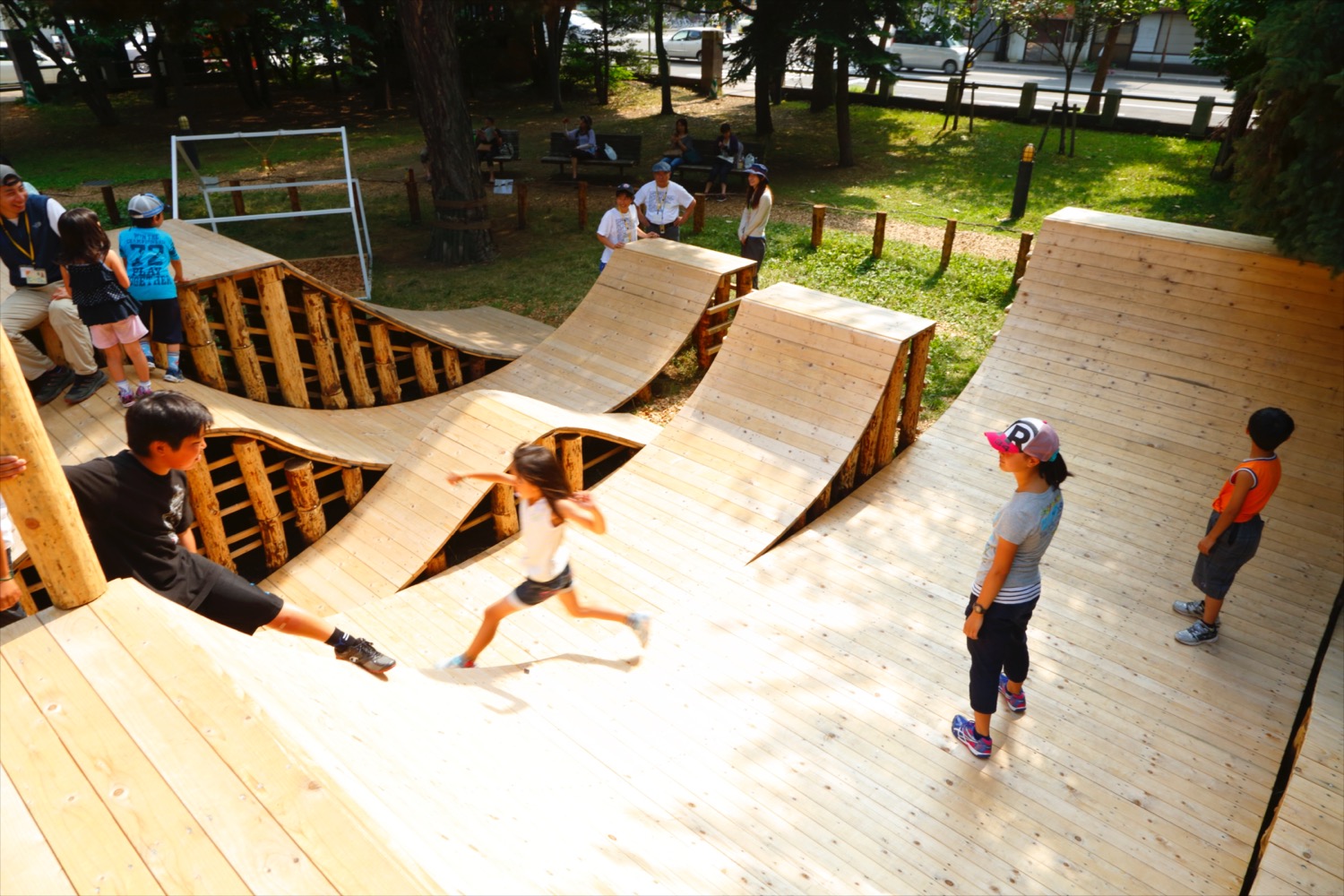 YCAM＋五十嵐淳《コロガル公園inネイチャー》2014 Photo by KIOKU Keizo