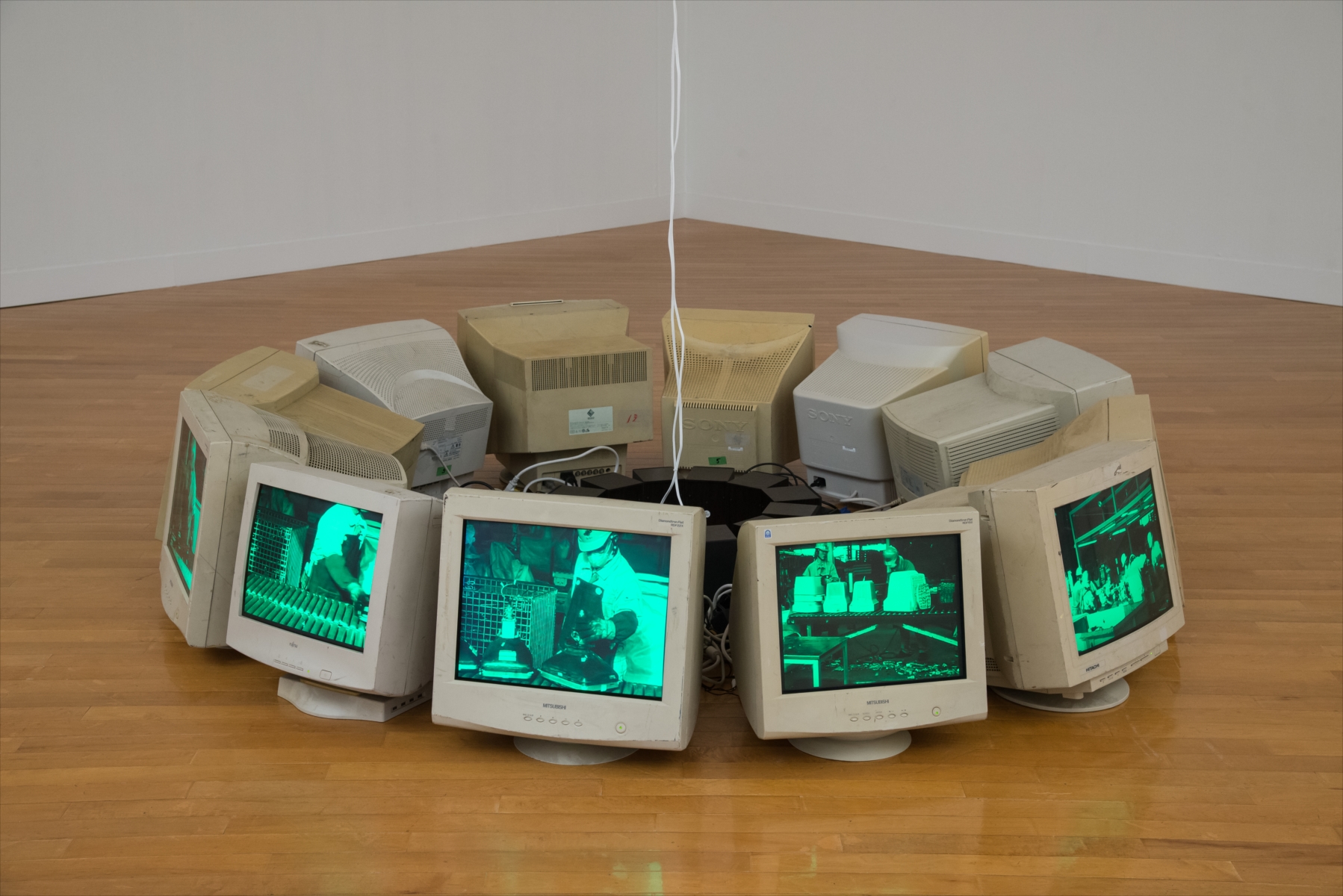 クリスチャン・マークレー《Recycling Circles》2005 Photo by KOMAKI Yoshisato