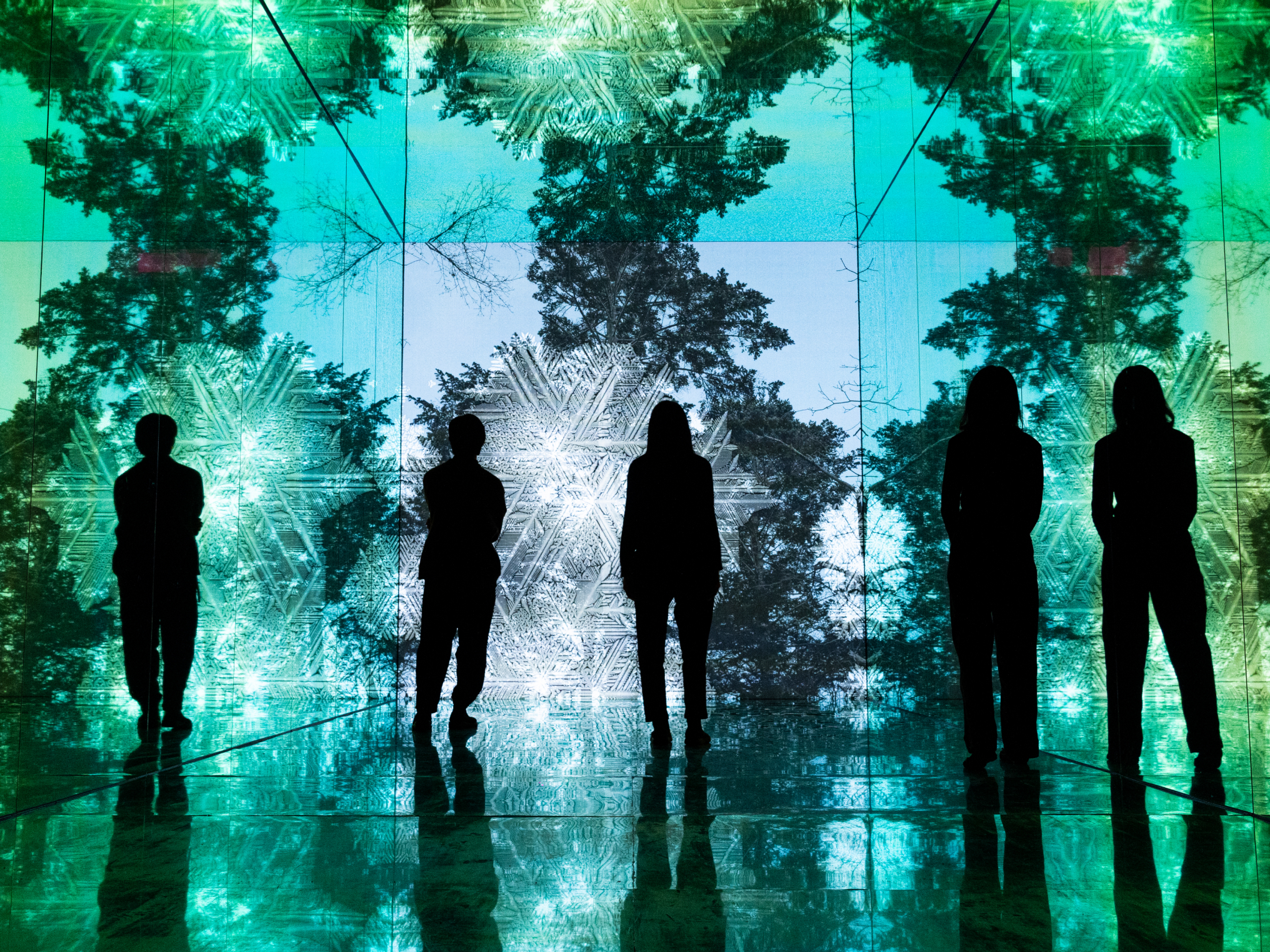 Sony Design in collaboration with HIRAKAWA Norimichi, INTO SIGHT at SIAF2024 HIRAKAWA Norimichi, six-petal automata, Photo by MOMMA Yusuke, SIAF2024