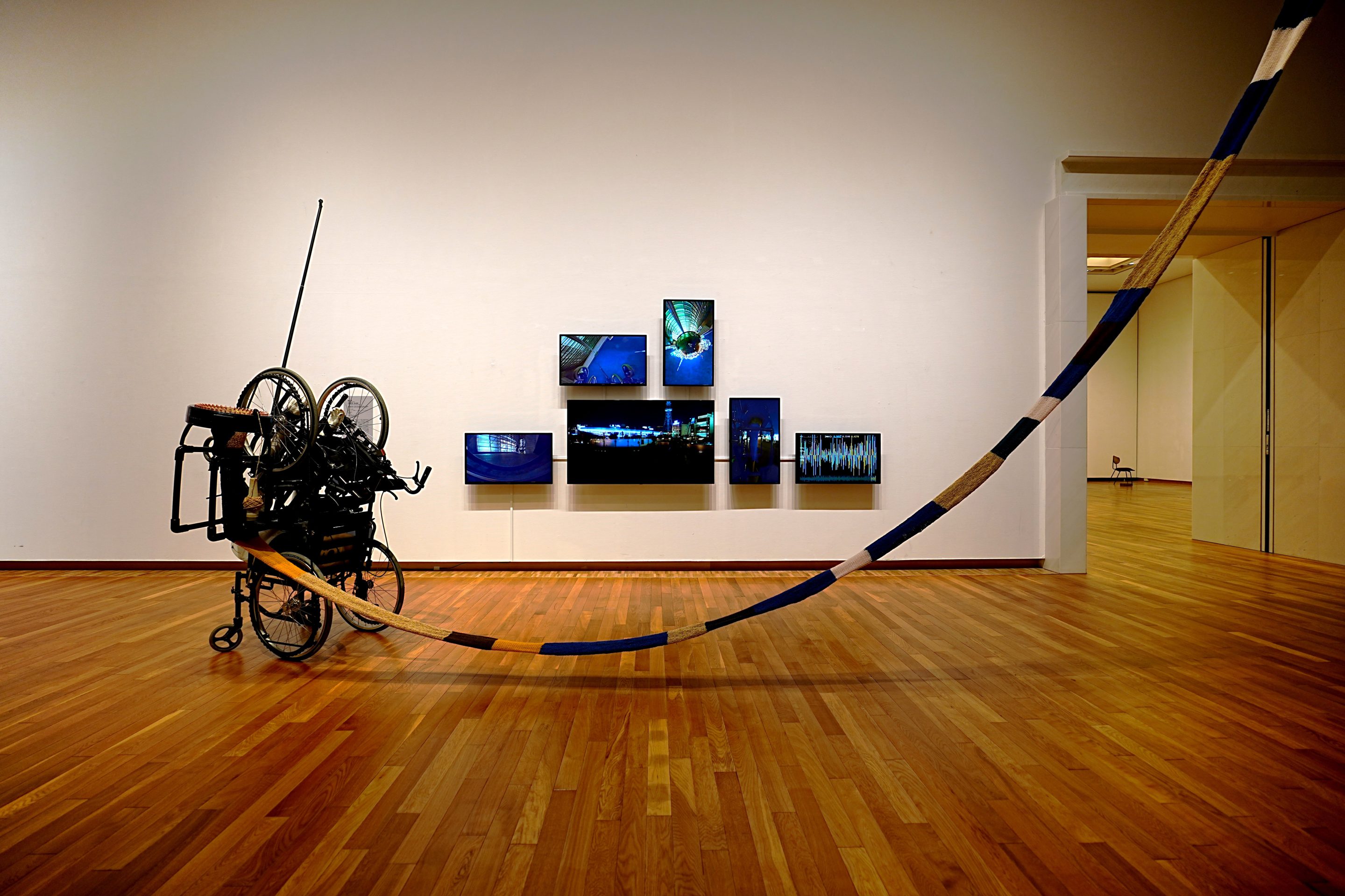 檜皮一彦《walkingpractice CODE Knitting_record [SPEC_ APMoA]》2024