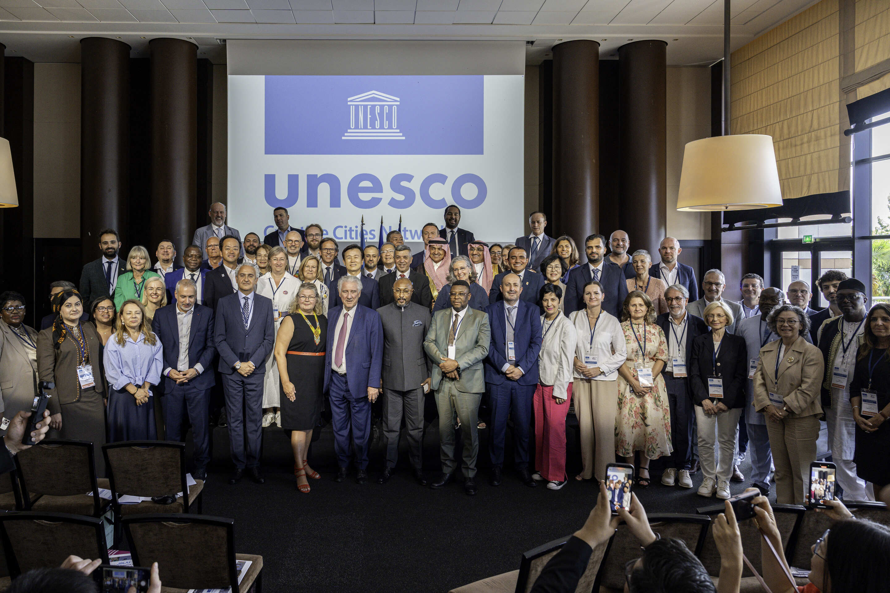 ユネスコ創造都市ネットワーク年次総会の集合写真