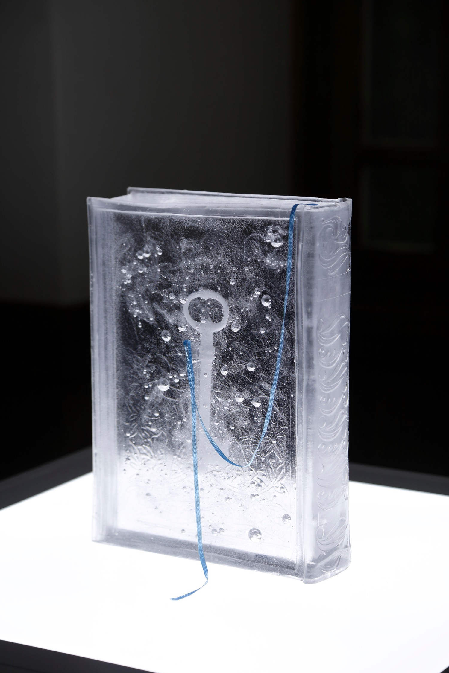 宮永愛子《book -key-》2014,Photo by KIOKU Keizo