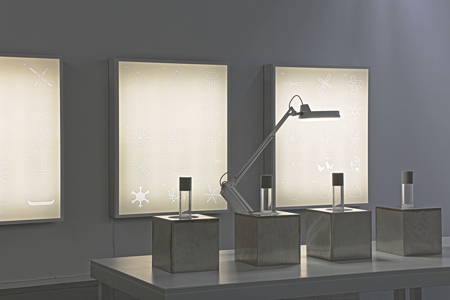 カールステン・ニコライ《スノー・ノイズ》2001,Photo by KIOKU Keizo