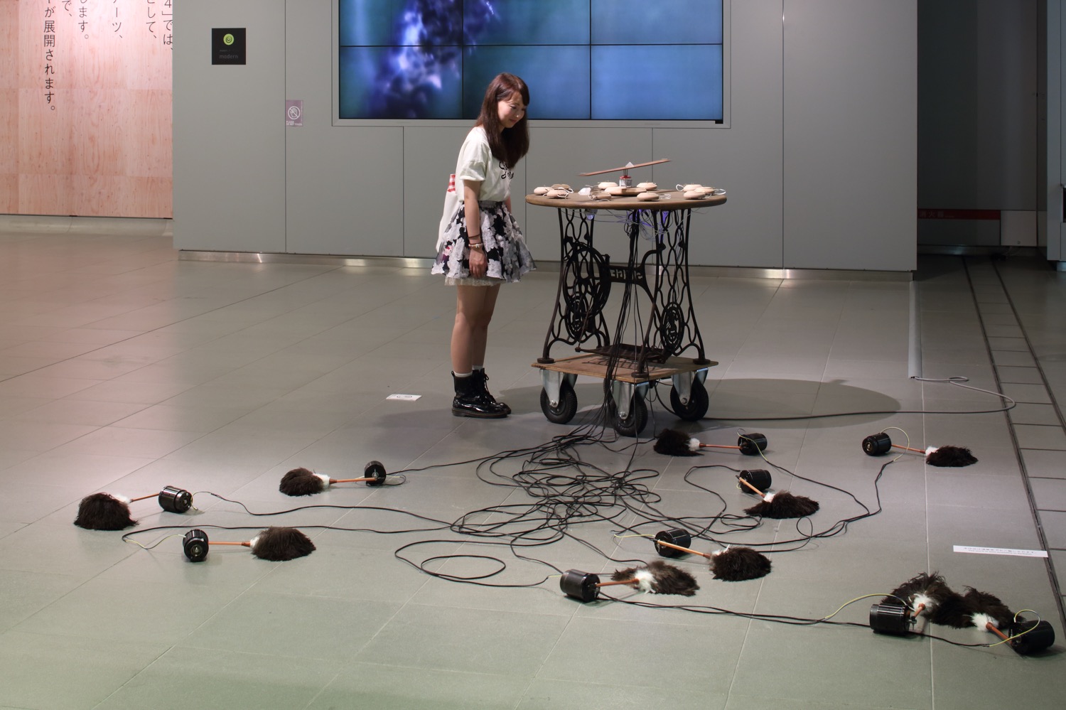 毛利悠子《サーカスの地中》2014,Photo by KIOKU Keizo