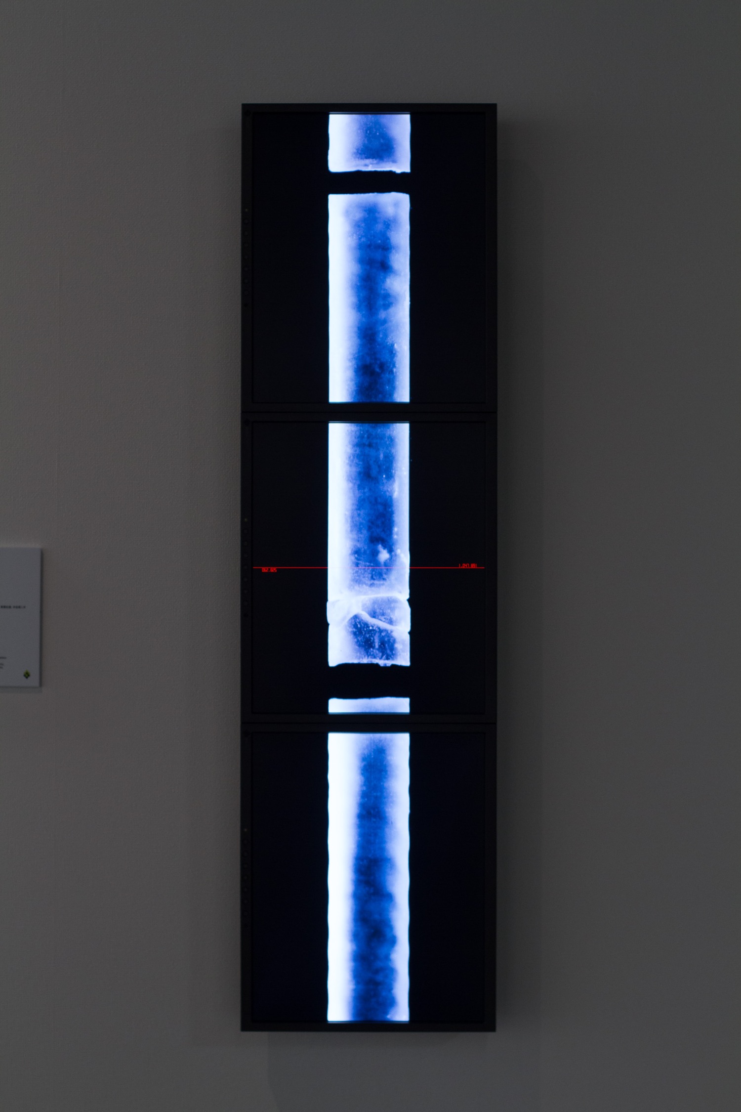 高谷史郎《Ice Core》2005,Photo by KOMAKI Yoshisato