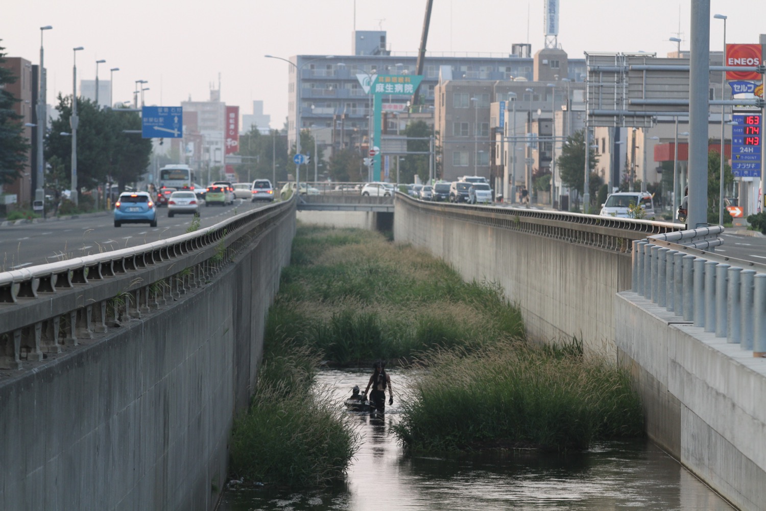 山川冬樹《リバー・ラン・プラクティス：石狩湾から札幌駅前通地下歩行空間へ遡上する》2014,Photo by KOMAKI Yoshisato