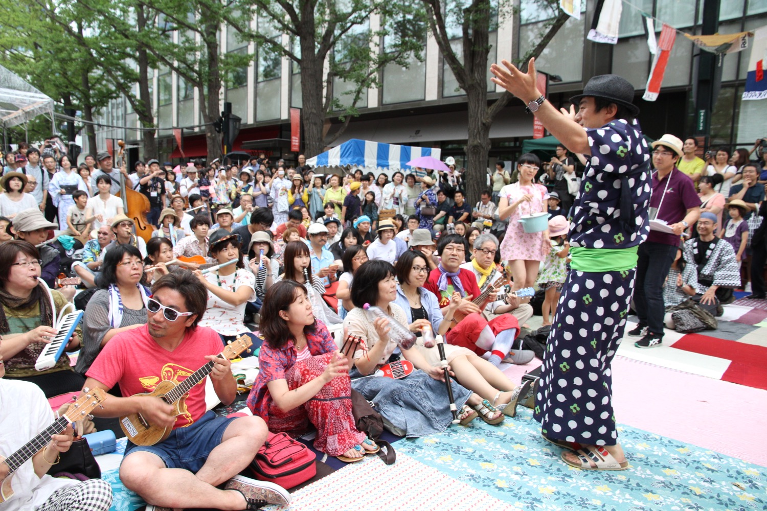 プロジェクトFUKUSHIMA!《フェスティバルFUKUSHIMA! 北3条広場で盆踊り》2014,Photo by KOMAKI Yoshisato