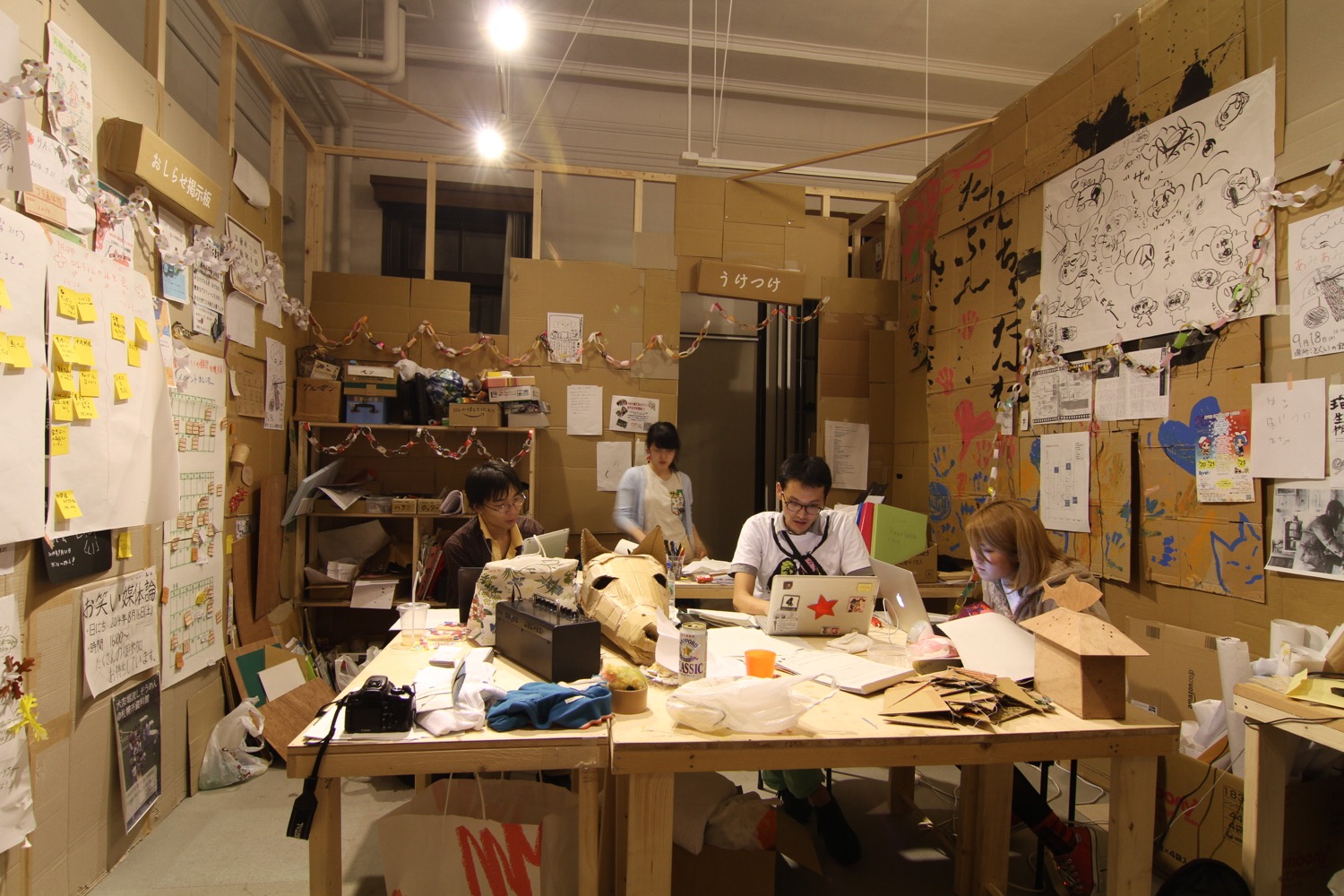 深澤孝史《とくいの銀行 札幌》2014,Photo by KOMAKI Yoshisato