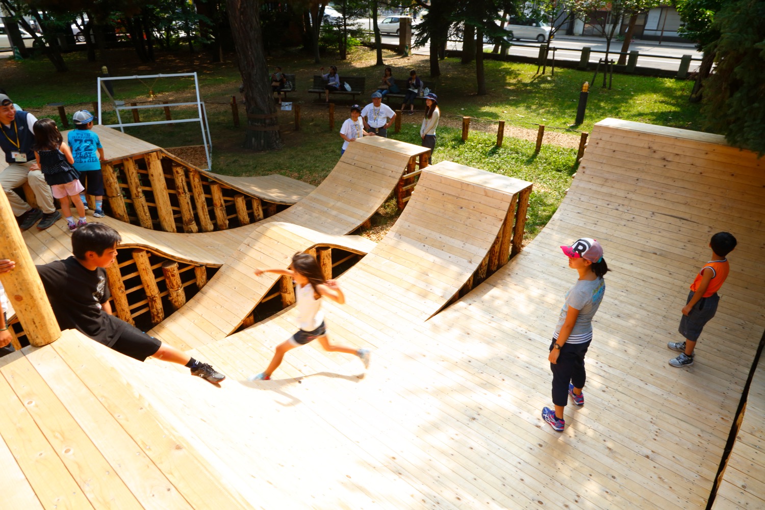 YCAM InterLab＋五十嵐 淳《コロガル公園 in ネイチャー》2014,Photo by KIOKU Keizo