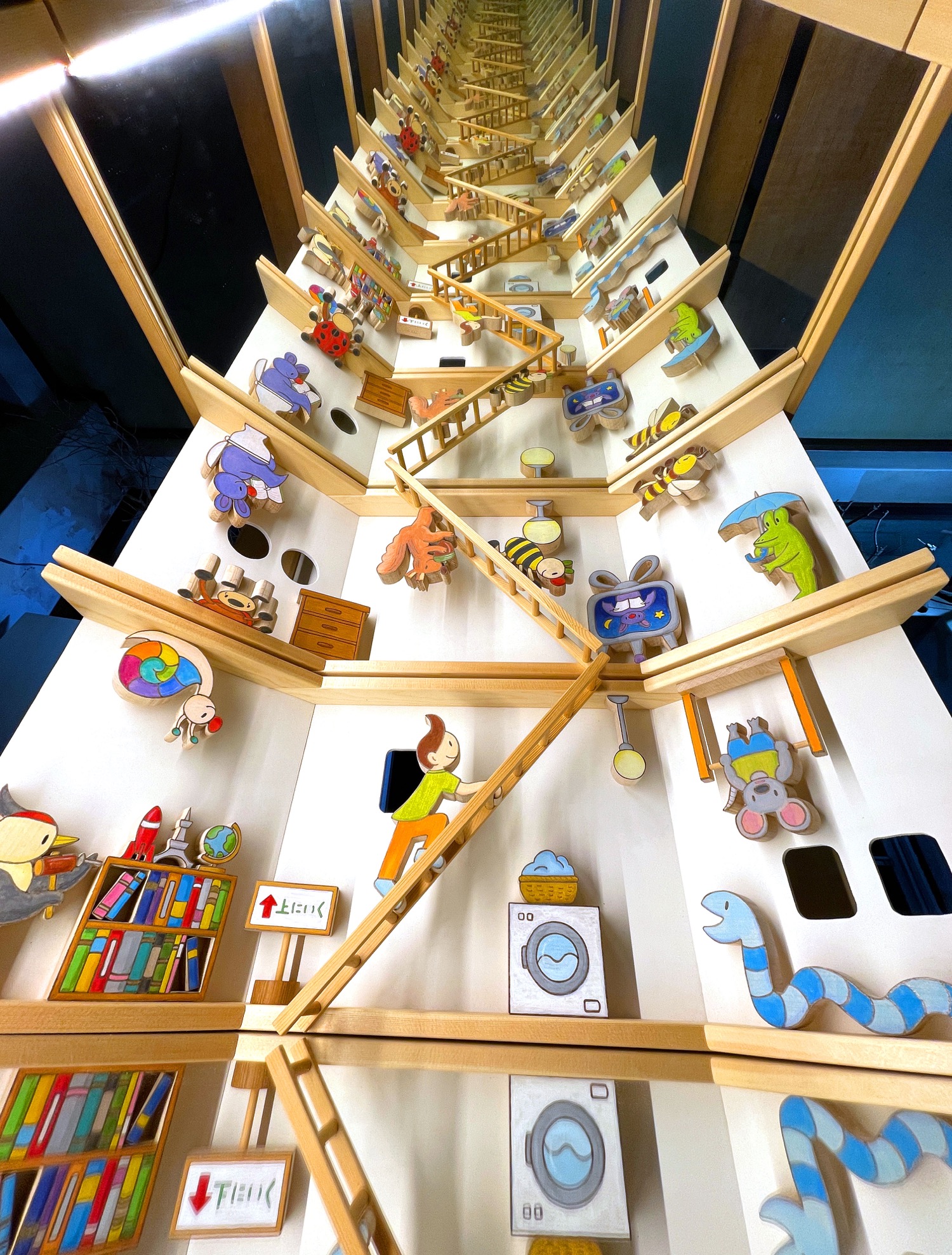 いわいとしお《かがみの100かいだてのいえ》2022, Photo by IWAI Toshio