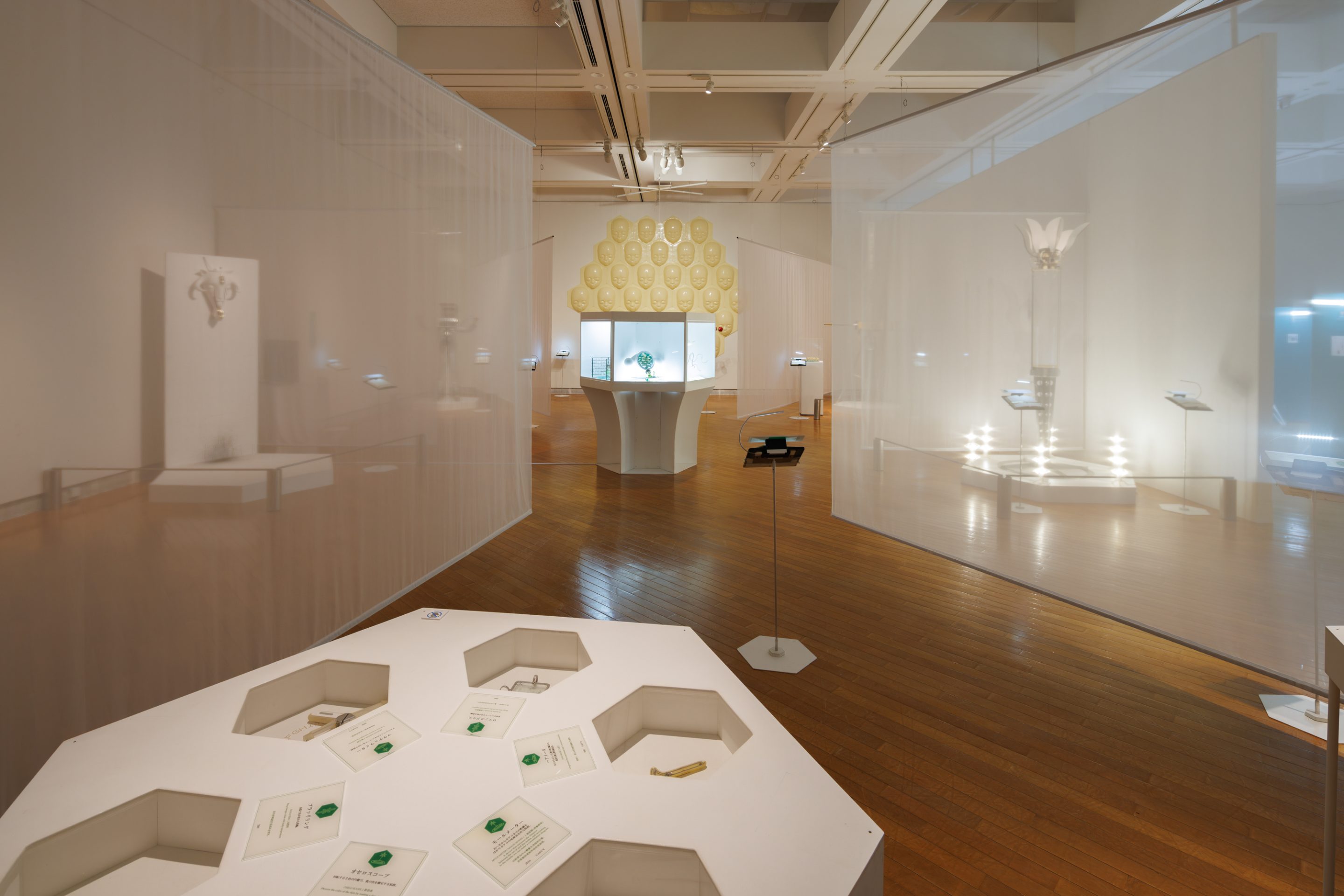 札幌芸術の森美術館「明和電機 ナンセンスマシーン展 in 札幌」の展示風景, Photo by KUSUMI Erika