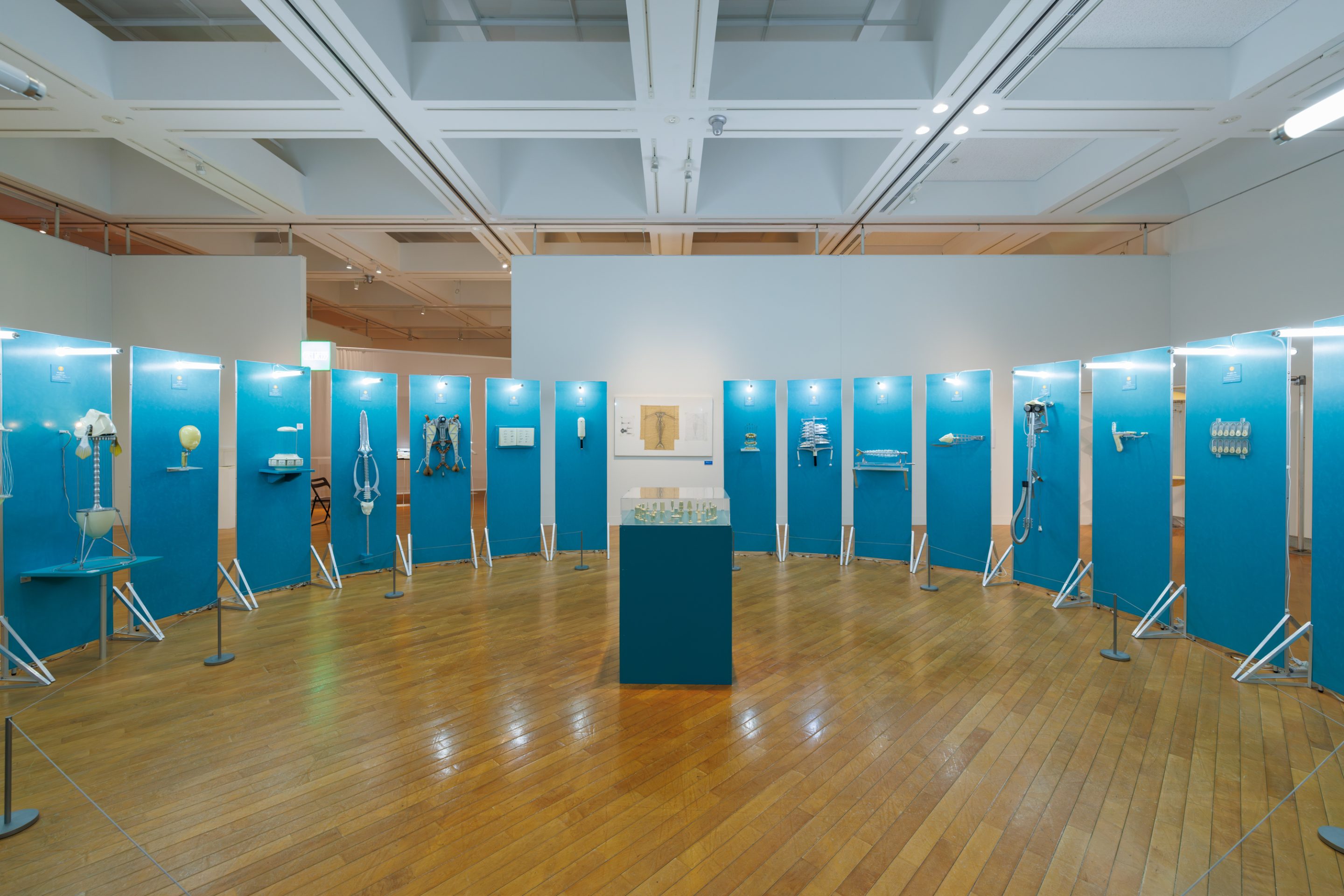 札幌芸術の森美術館「明和電機 ナンセンスマシーン展 in 札幌」の展示風景, Photo by KUSUMI Erika