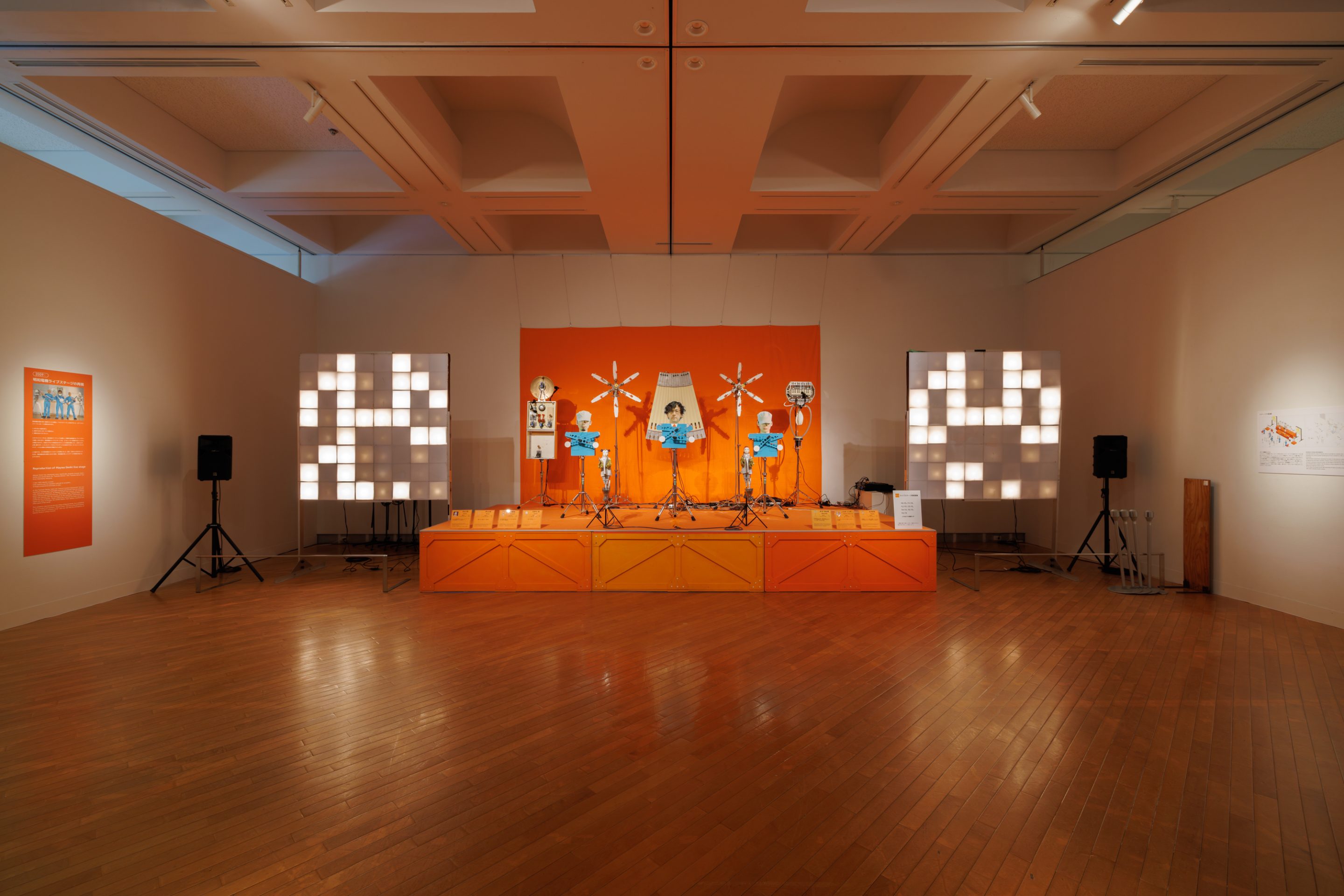 札幌芸術の森美術館「明和電機 ナンセンスマシーン展 in 札幌」の展示風景, Photo by KUSUMI Erika